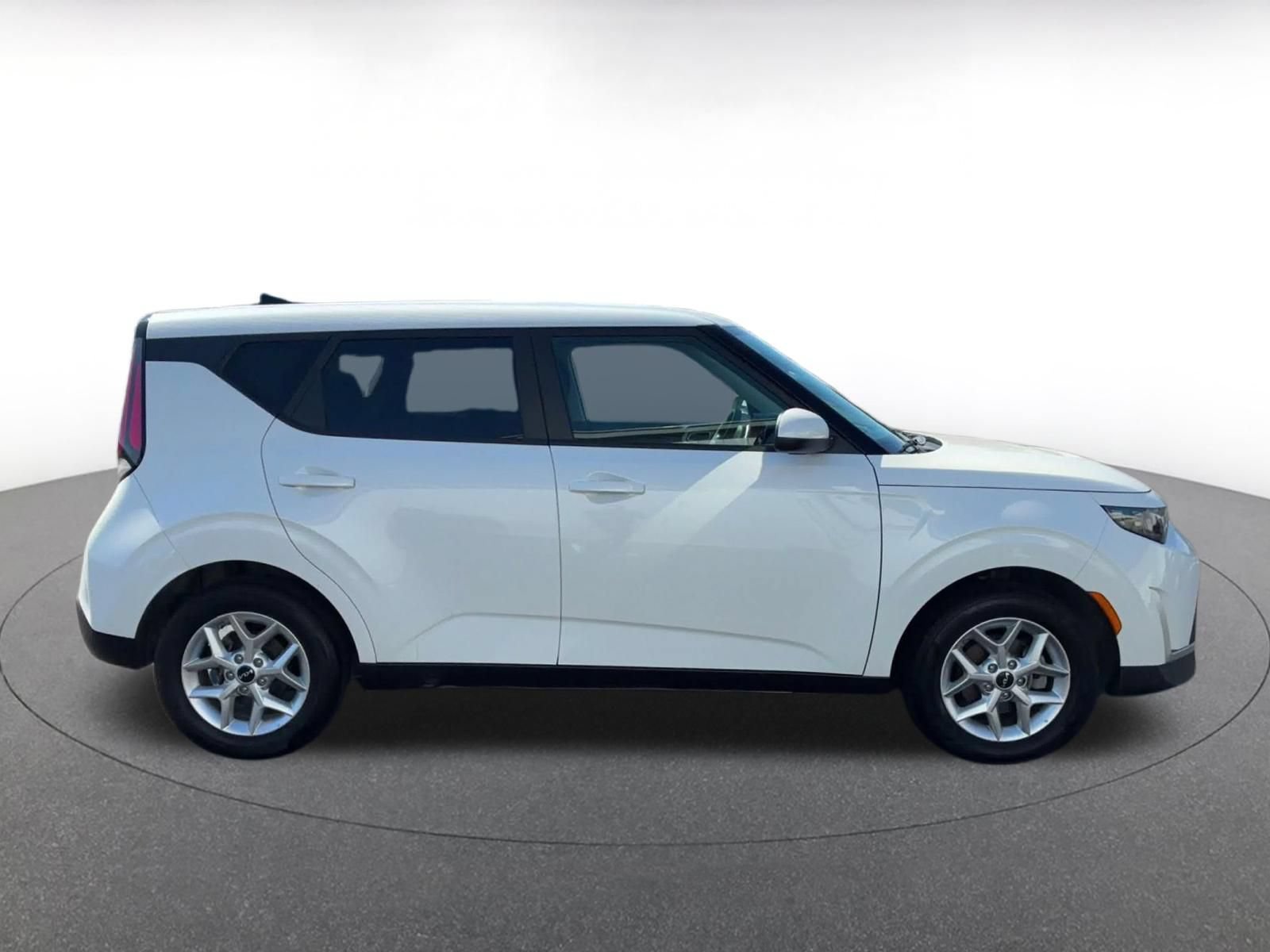 Used 2025 Kia Soul LX w/ LX Technology Package FWD image 15