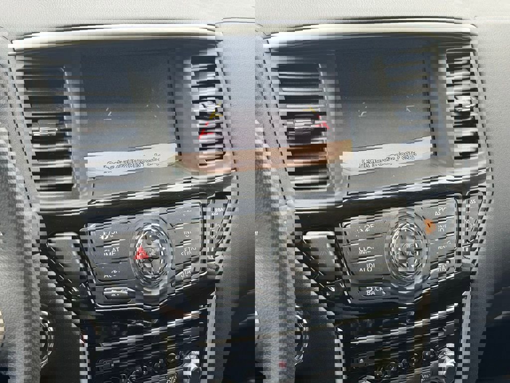 Used 2017 Nissan Pathfinder SV image 35