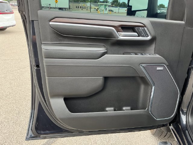 Used 2025 GMC Sierra 2500 SLT w/ SLT Premium Package AWD/4WD image 5