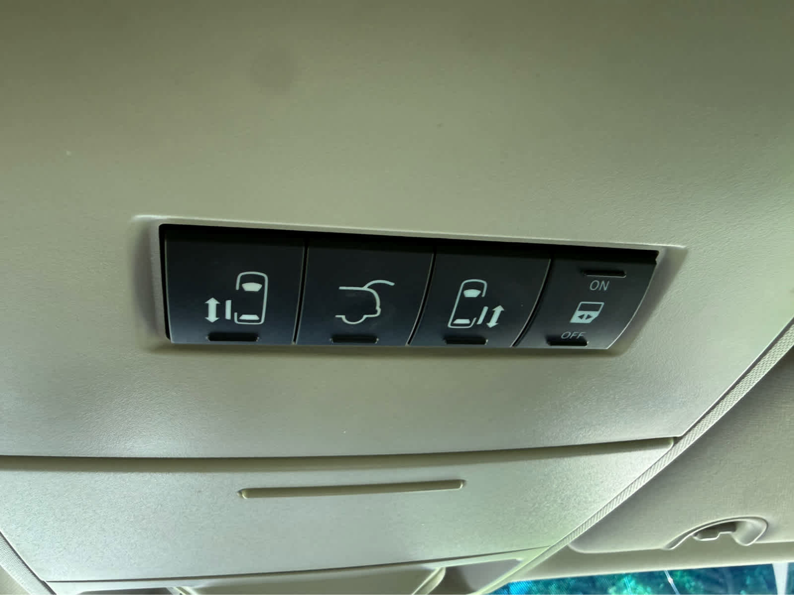 Used 2016 Chrysler Town & Country Touring FWD image 27