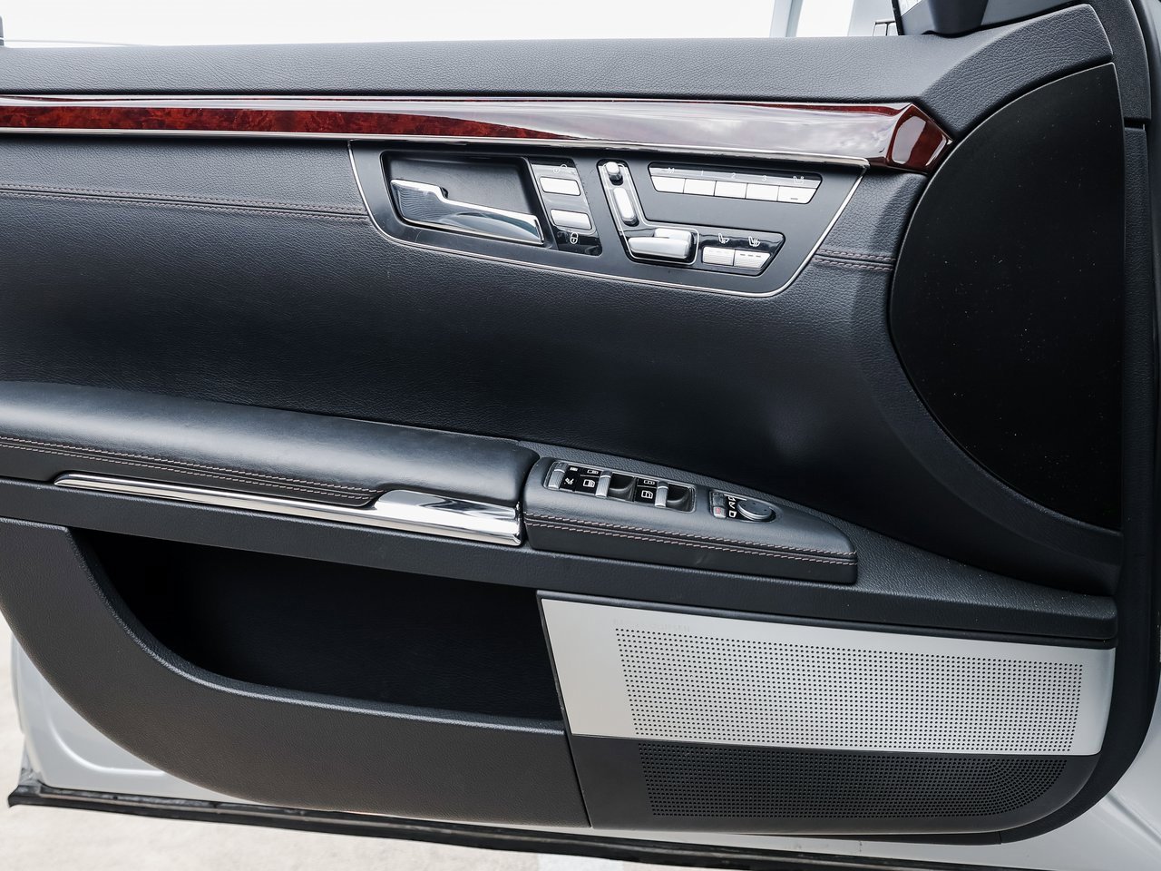 Used 2012 Mercedes-Benz S 63 AMG image 23