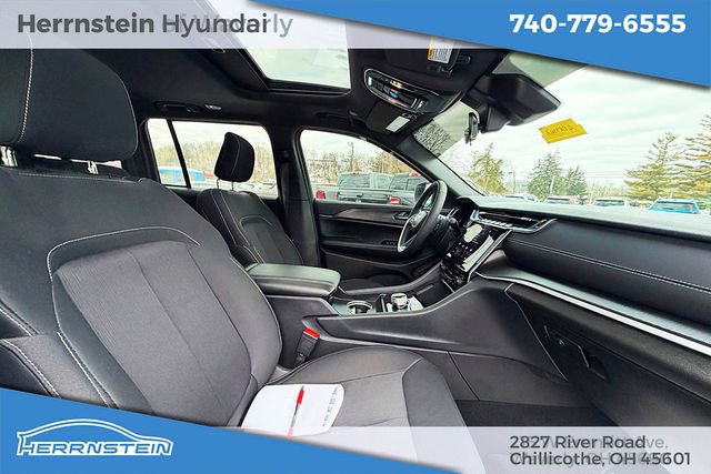 Used 2025 Jeep Grand Cherokee Laredo X AWD/4WD image 28