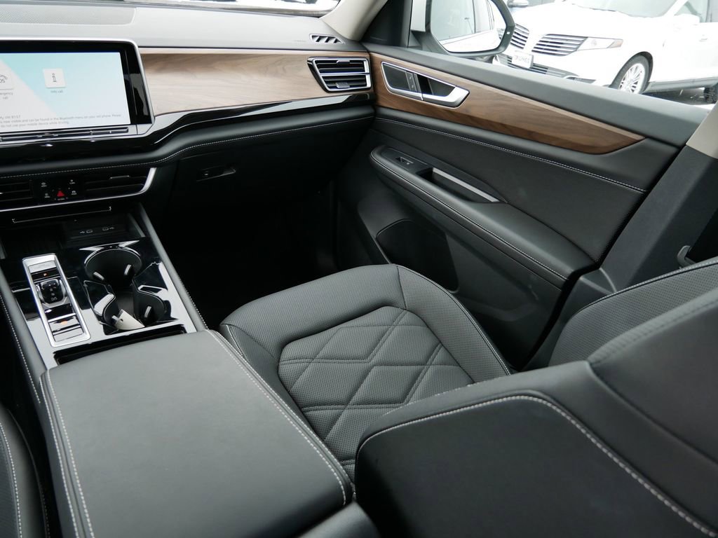 Used 2025 Volkswagen Atlas SE image 15