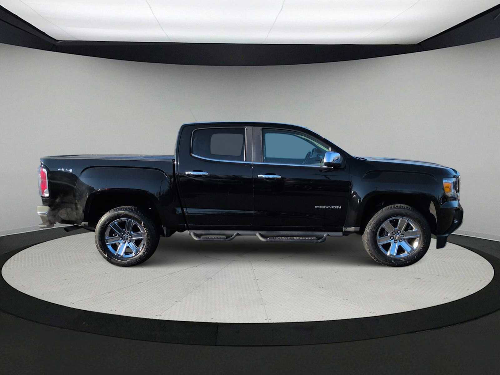 Used 2017 GMC Canyon SLT w/ Driver Alert Package image 9