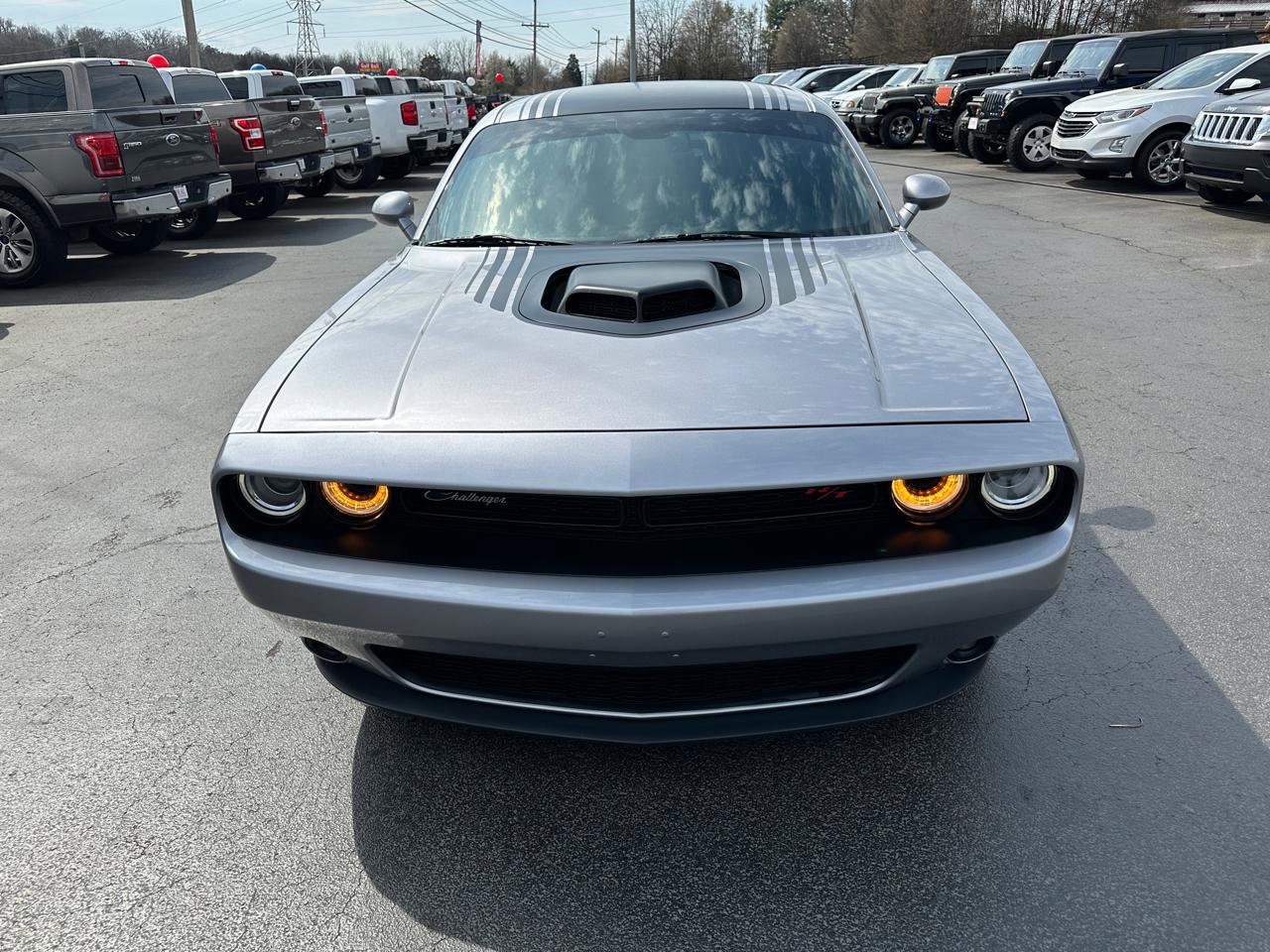 Used 2016 Dodge Challenger R/T RWD image 7