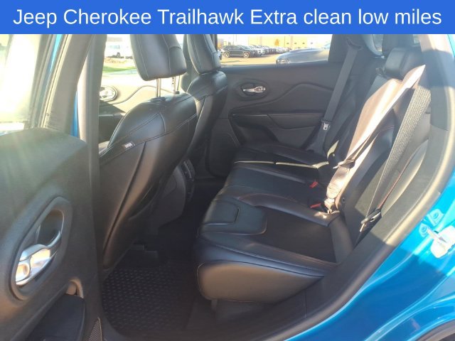 Used 2019 Jeep Cherokee Trailhawk w/ Comfort/Convenience Group AWD/4WD image 13