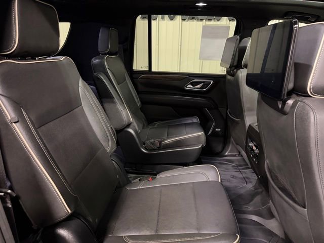 Used 2023 Chevrolet Suburban Premier w/ Advanced Technology Package AWD/4WD image 29