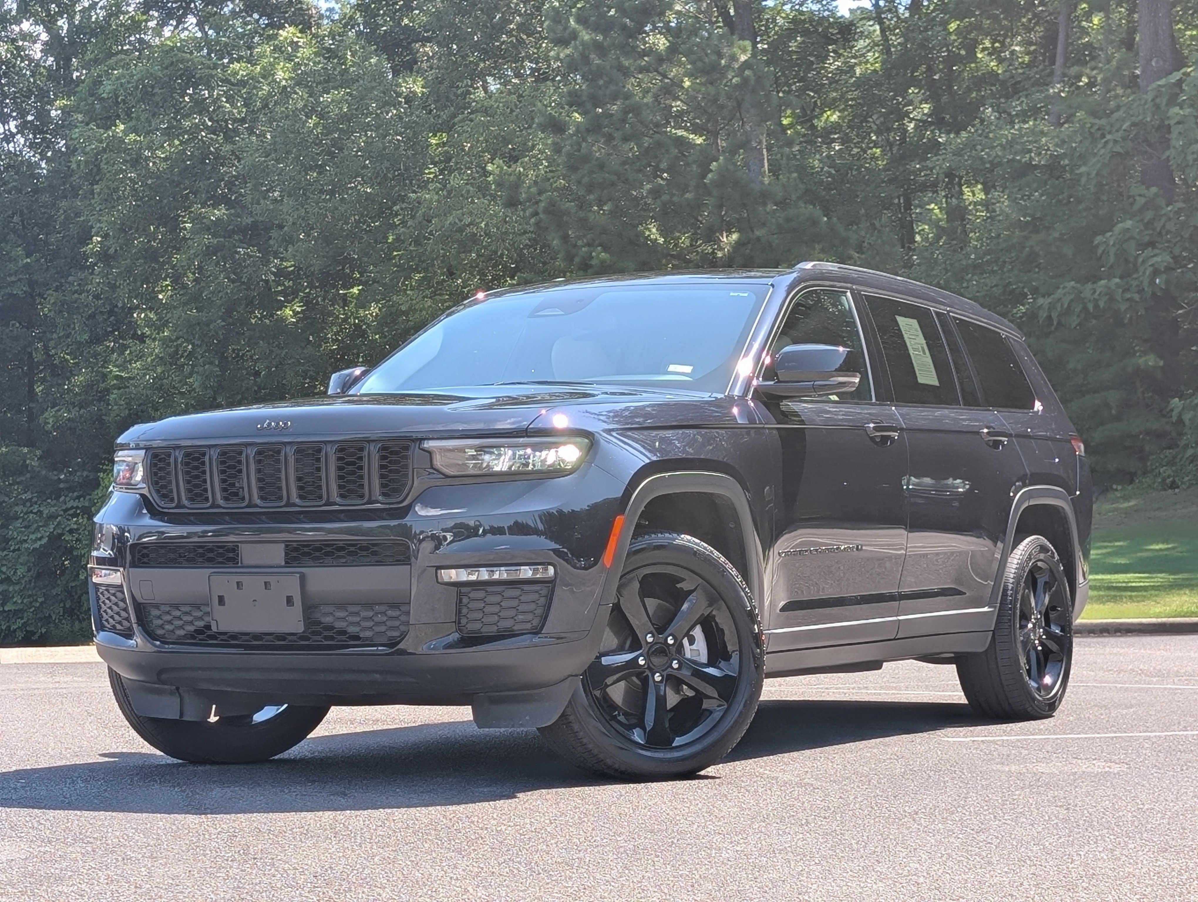 Used 2024 Jeep Grand Cherokee L Limited w/ Black Appearance Package RWD image 4