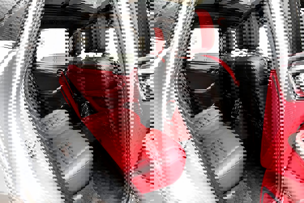 Used 2016 Porsche Macan Turbo AWD/4WD image 33