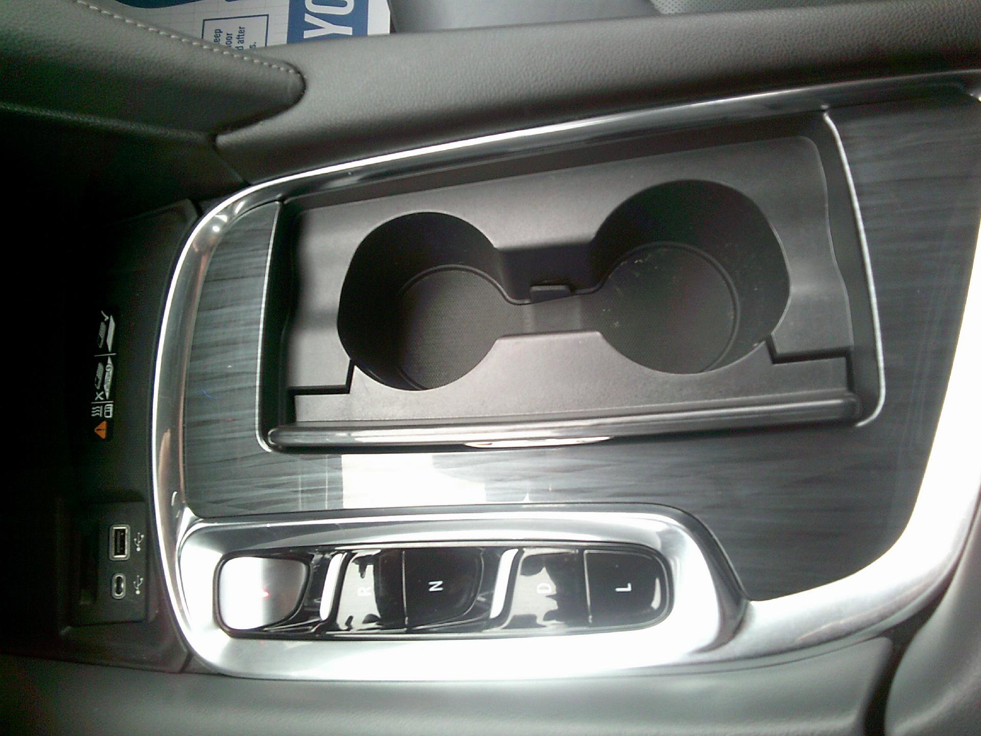 Used 2023 Buick Enclave Essence image 16