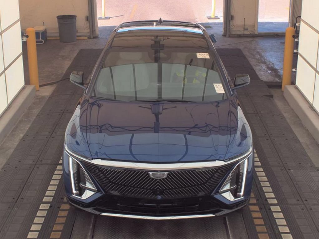 Used 2024 Cadillac Lyriq Luxury RWD image 3