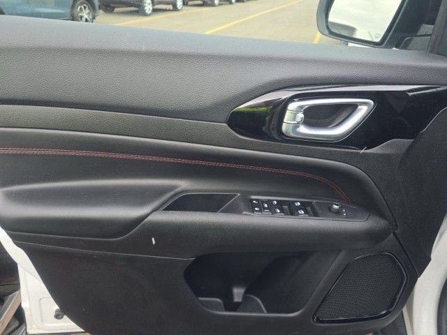 Used 2025 Jeep Compass Trailhawk image 16