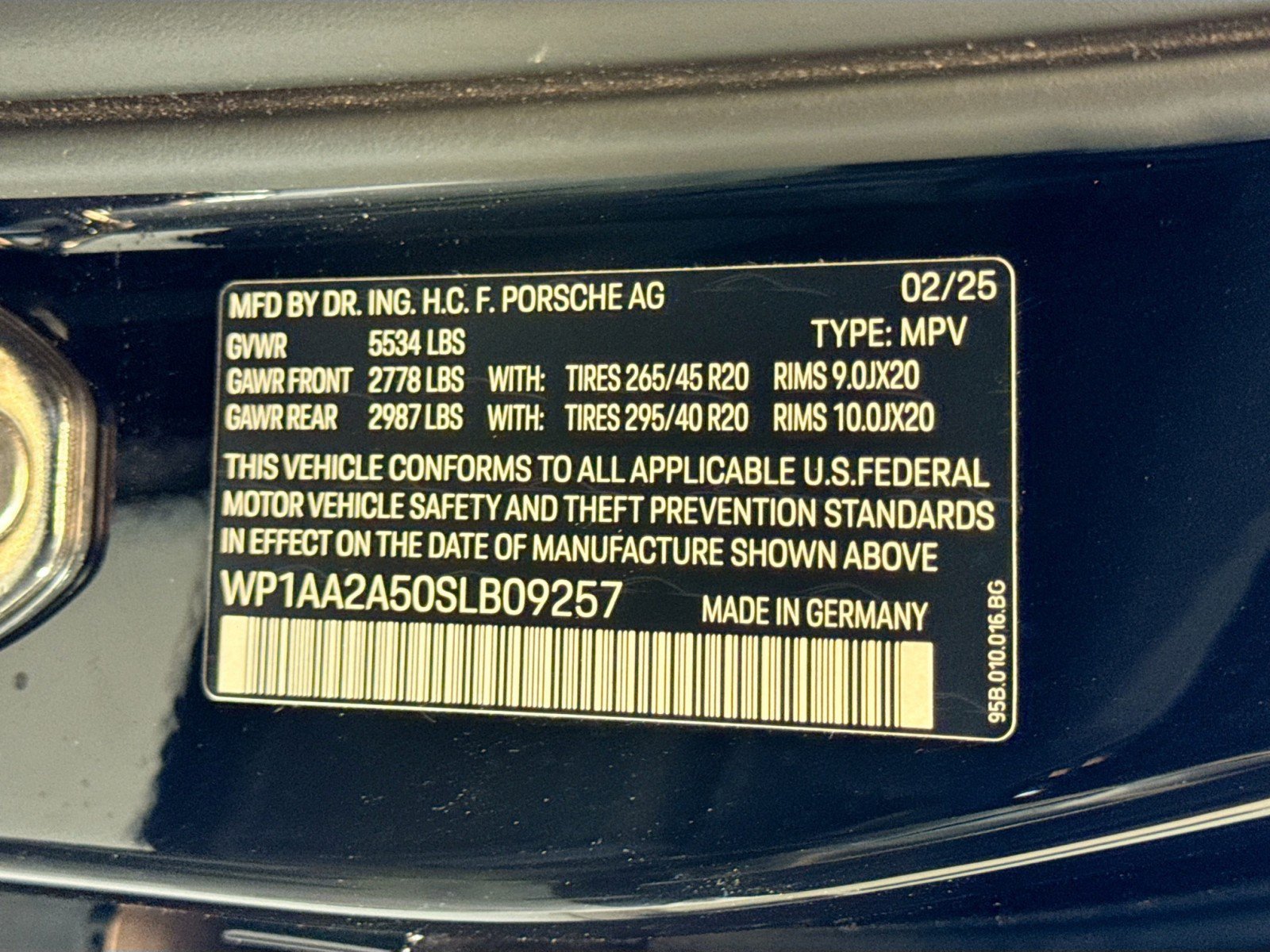 Certified 2025 Porsche Macan image 26