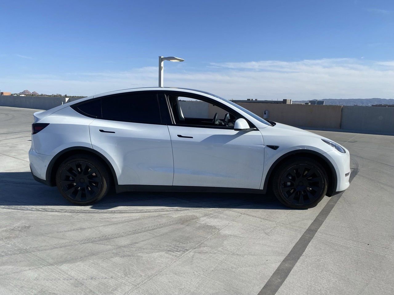 Used 2022 Tesla Model Y Long Range image 3