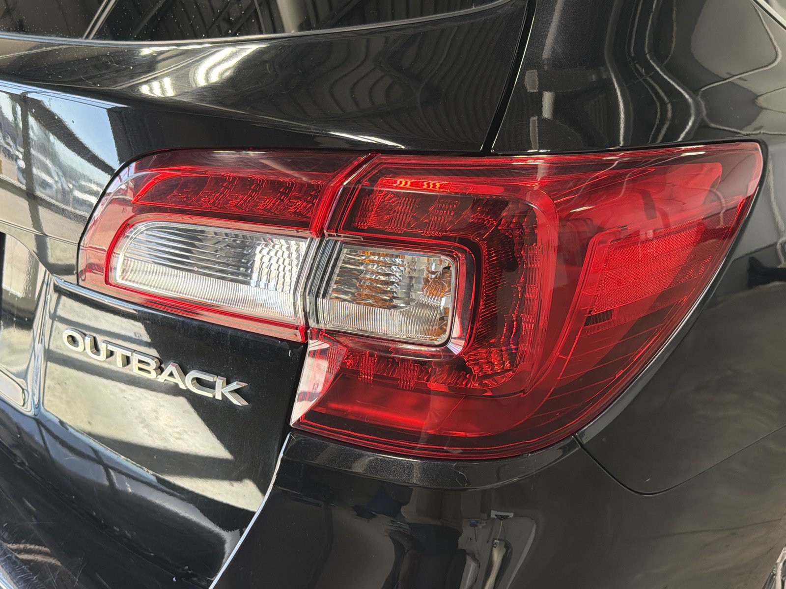 Used 2019 Subaru Outback 2.5i Limited AWD/4WD image 16