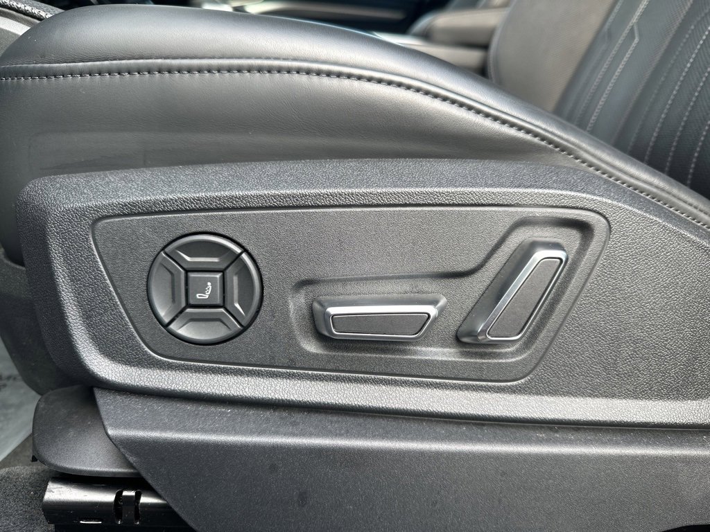 Used 2024 Audi Q8 e-tron Prestige image 28