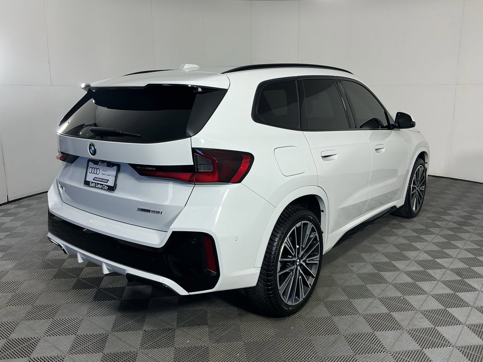 Used 2025 BMW X1 xDrive28i w/ Premium Package AWD/4WD image 7
