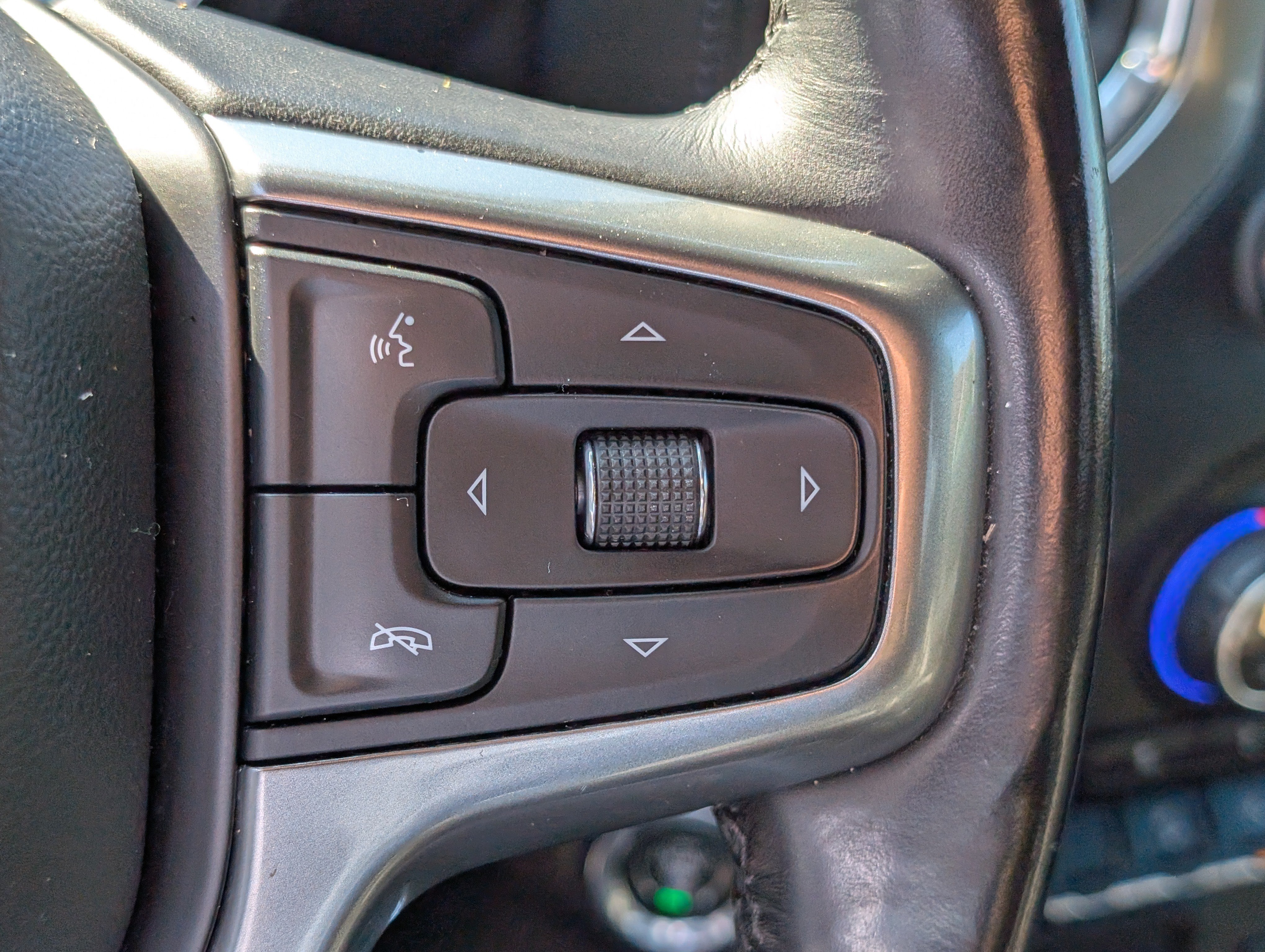 Used 2020 Chevrolet Silverado 1500 RST AWD/4WD image 24
