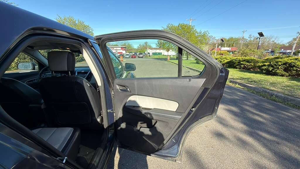 Used 2015 Chevrolet Equinox LS w/ LPO, Protection Package FWD image 23