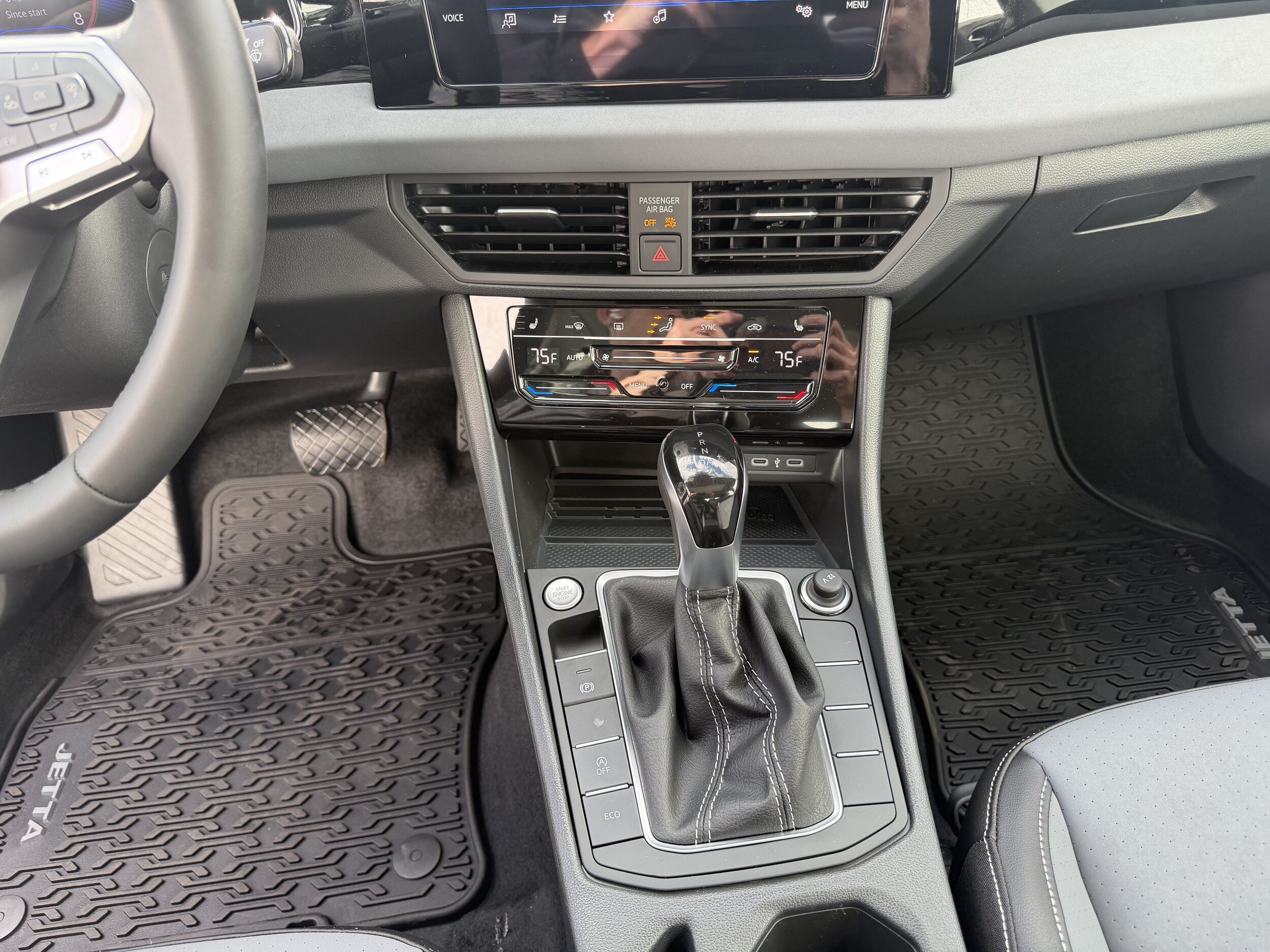 New 2027 Volkswagen Jetta SE FWD image 22