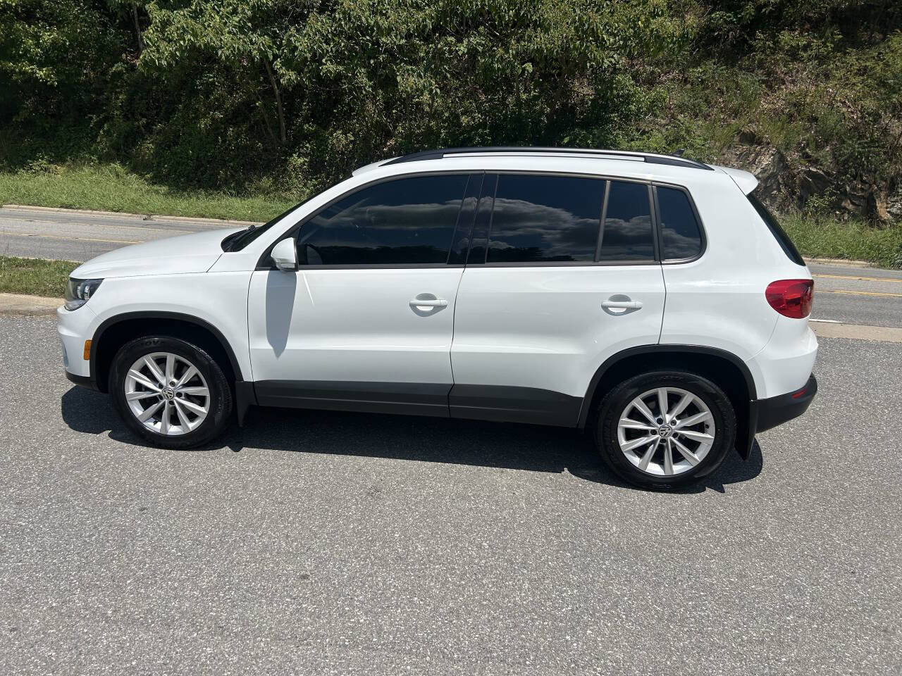Used 2015 Volkswagen Tiguan SE image 5