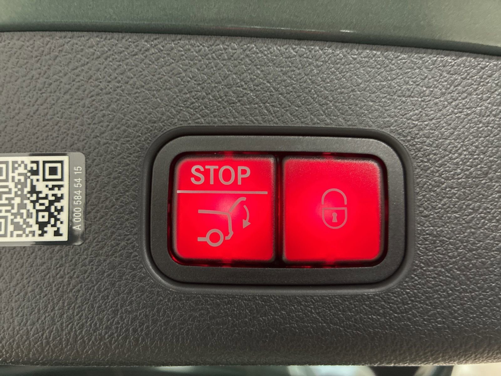 Used 2025 Mercedes-Benz GLC 300 4MATIC image 30