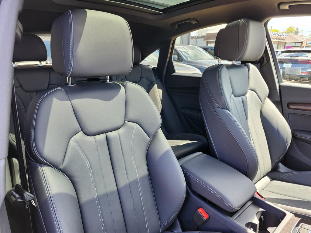 Certified 2025 Audi Q5 2.0T Premium Plus w/ Premium Plus Package AWD/4WD image 17