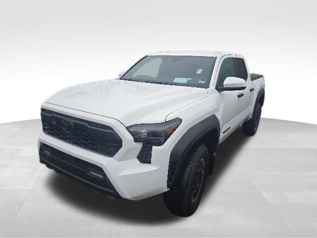 Used 2025 Toyota Tacoma TRD Off-Road AWD/4WD image 2