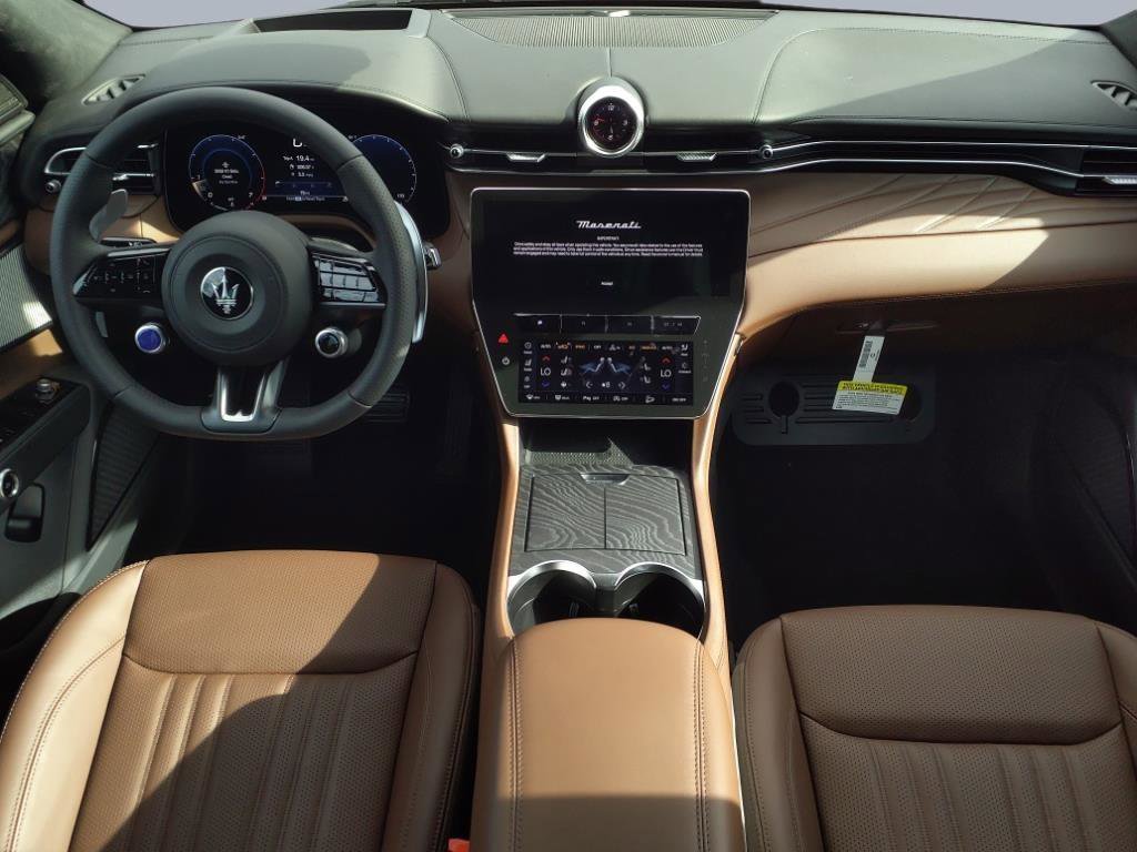 New 2024 Maserati Grecale GT image 3