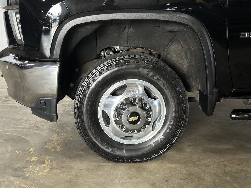 Used 2021 Chevrolet Silverado 3500 LTZ w/ LTZ Plus Package image 22