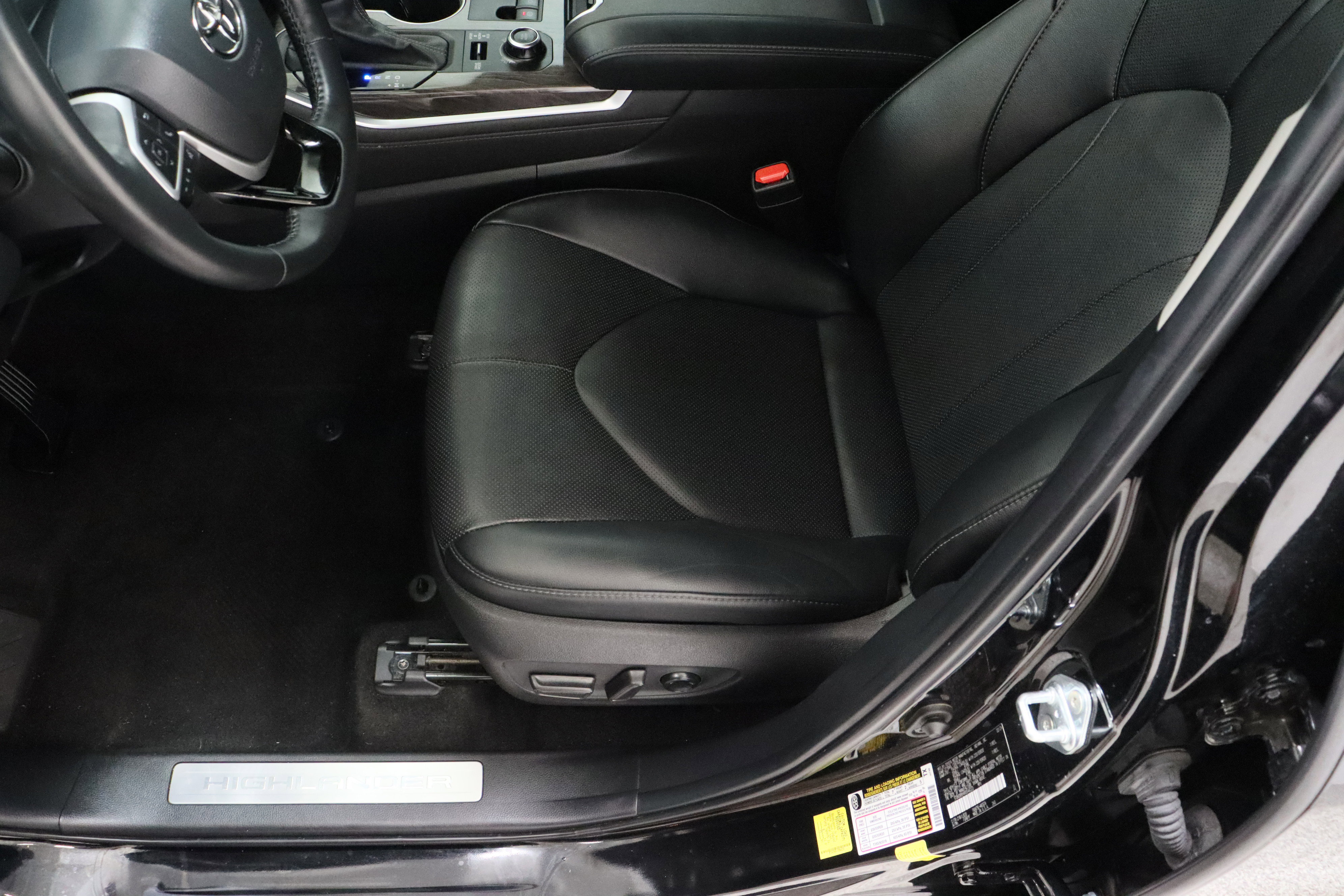 Used 2024 Toyota Highlander Limited AWD/4WD image 14