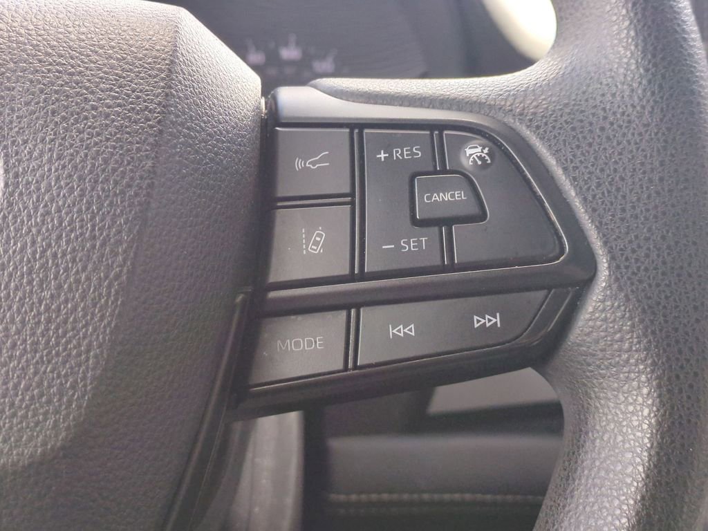 Used 2025 Toyota Sienna LE image 22