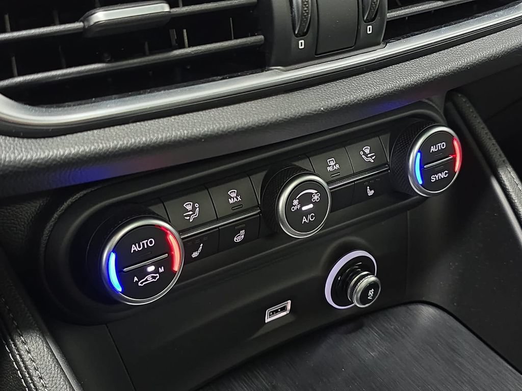 Used 2024 Alfa Romeo Stelvio Sprint RWD image 19