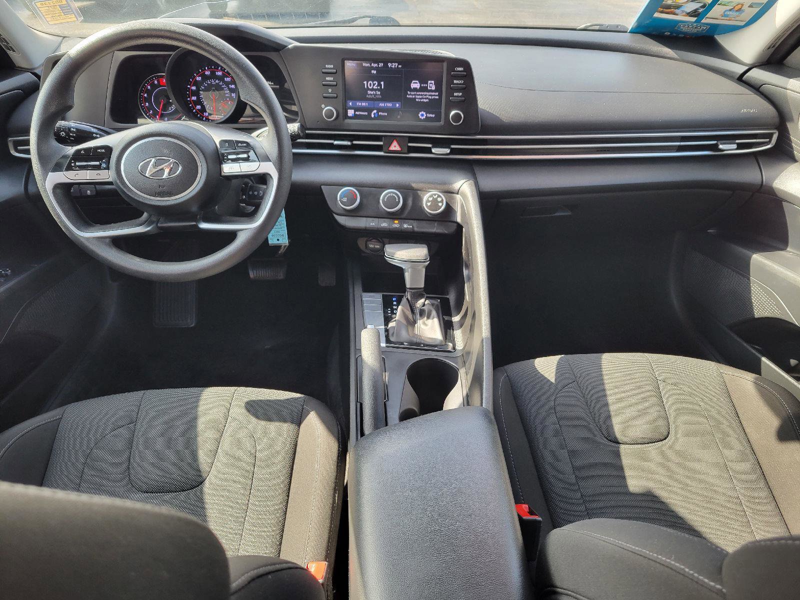 Used 2021 Hyundai Elantra SE FWD image 4