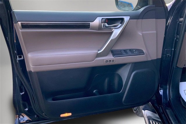 Used 2020 Lexus GX 460 Premium w/ Premium Package image 17