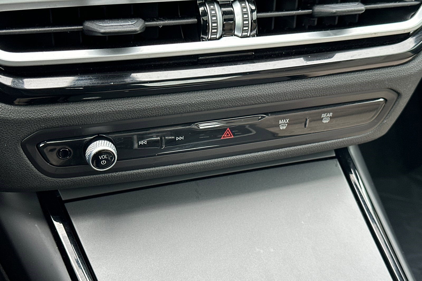 Used 2023 BMW 230i Coupe w/ Convenience Package RWD image 25