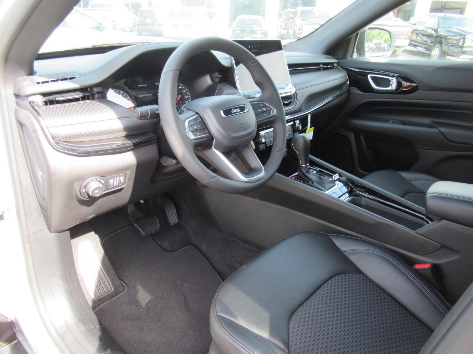 New 2026 Jeep Compass Latitude AWD/4WD image 17