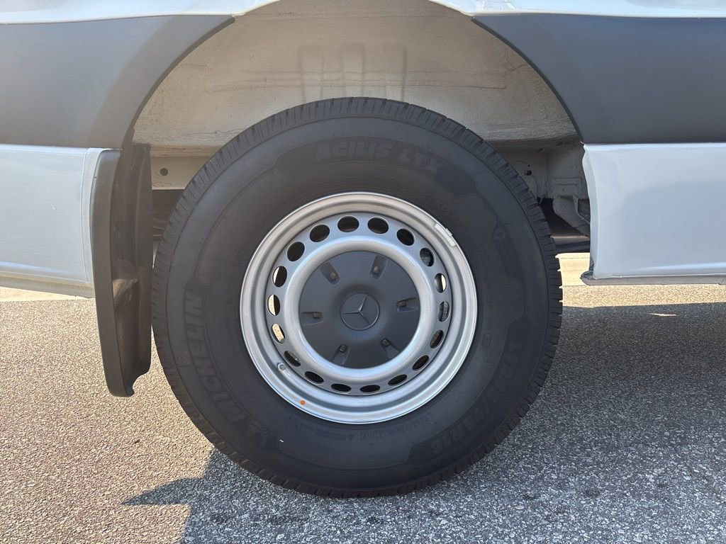 Used 2023 Mercedes-Benz Sprinter 144 Cargo image 10