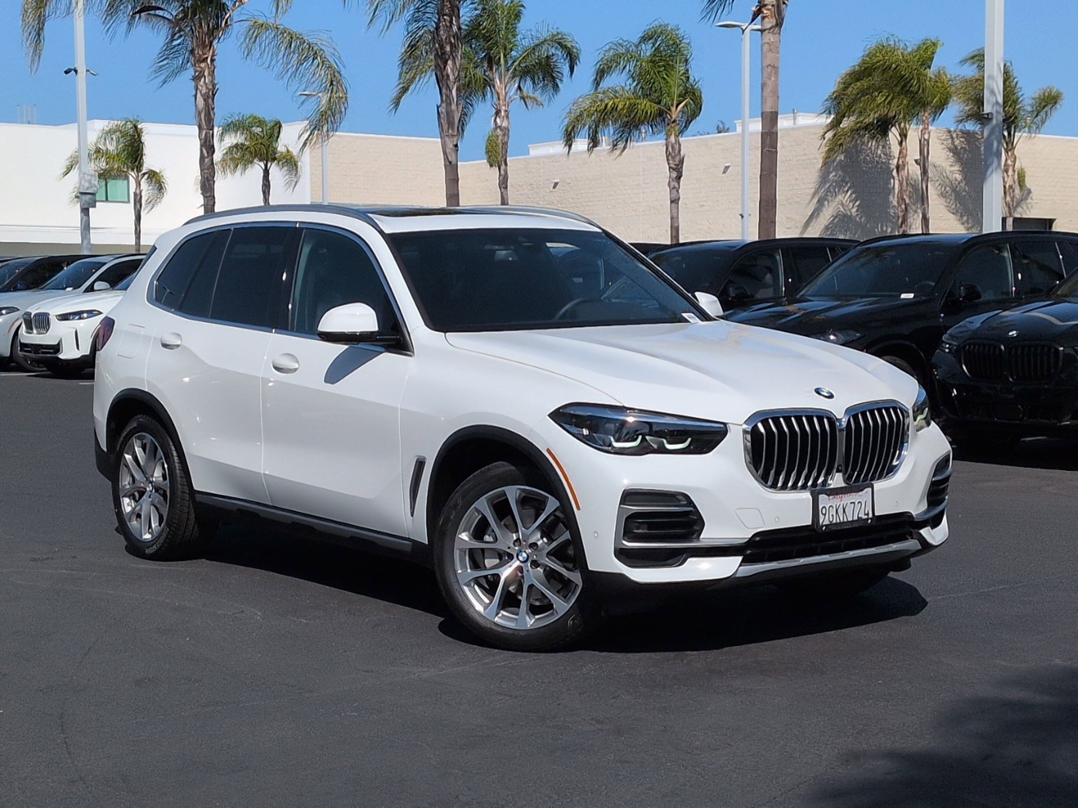 Certified 2023 BMW X5 xDrive40i w/ Premium Package AWD/4WD image 2