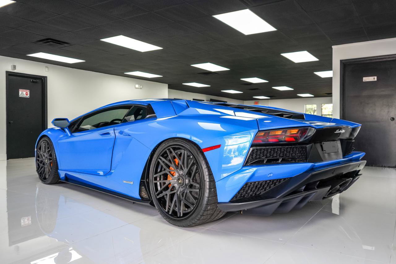 Used 2018 Lamborghini Aventador S AWD/4WD image 5