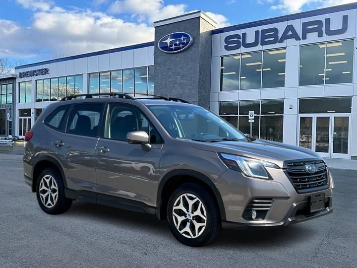 Used 2023 Subaru Forester Premium image 1
