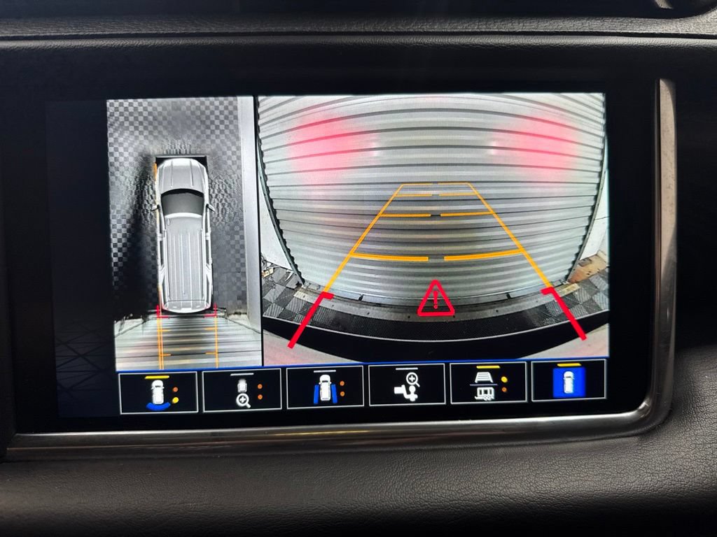 Used 2022 GMC Yukon XL Denali AWD/4WD image 13