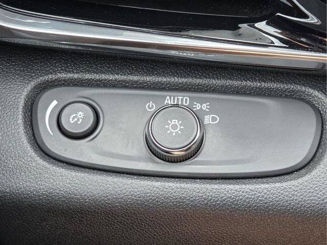 Used 2025 Buick Envista Avenir FWD image 30