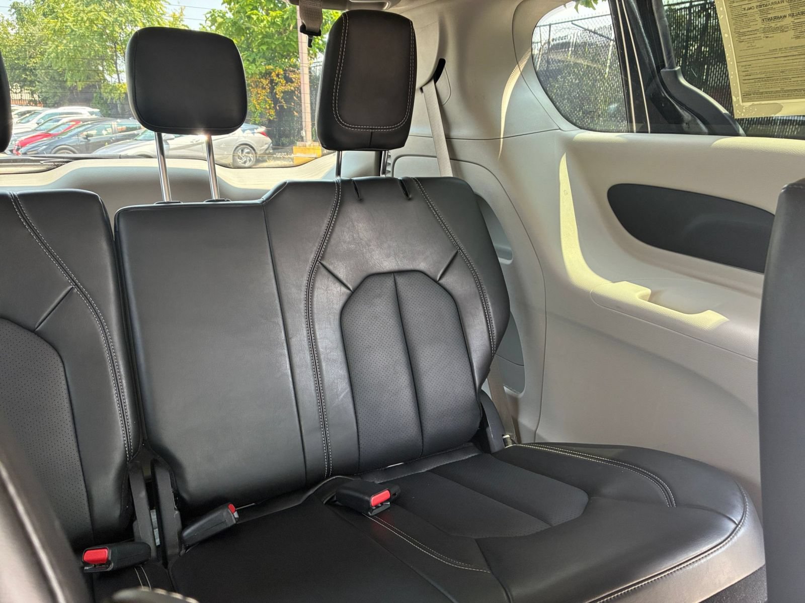 Used 2024 Chrysler Pacifica Touring-L FWD image 22