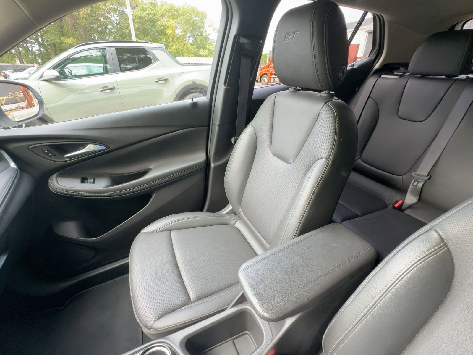 Used 2024 Buick Encore GX Sport Touring image 8