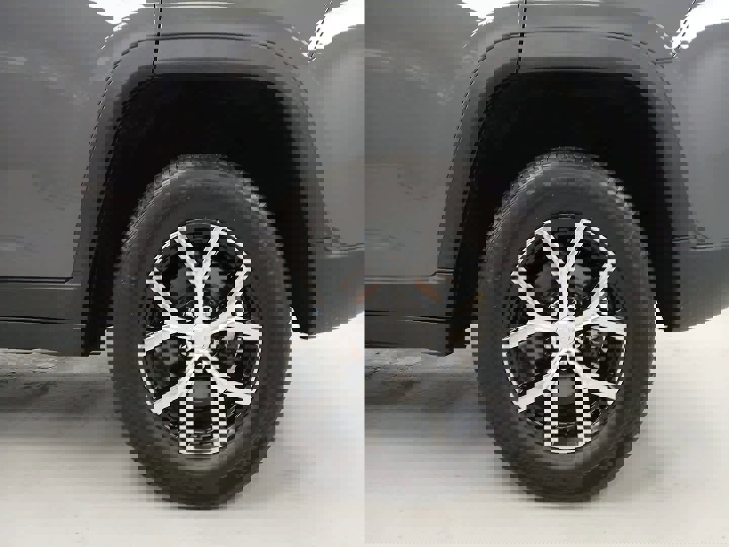 Used 2024 Jeep Grand Cherokee Limited image 15