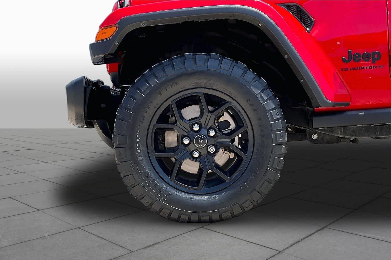 Used 2024 Jeep Gladiator Sport AWD/4WD image 11