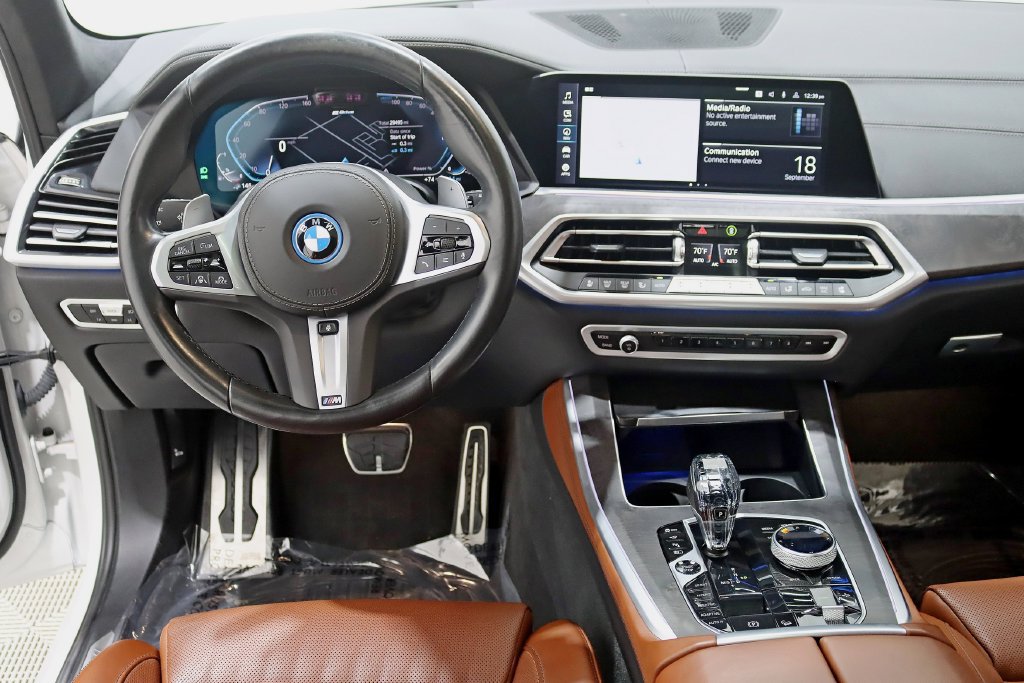 Used 2023 BMW X5 xDrive45e w/ Executive Package AWD/4WD image 16