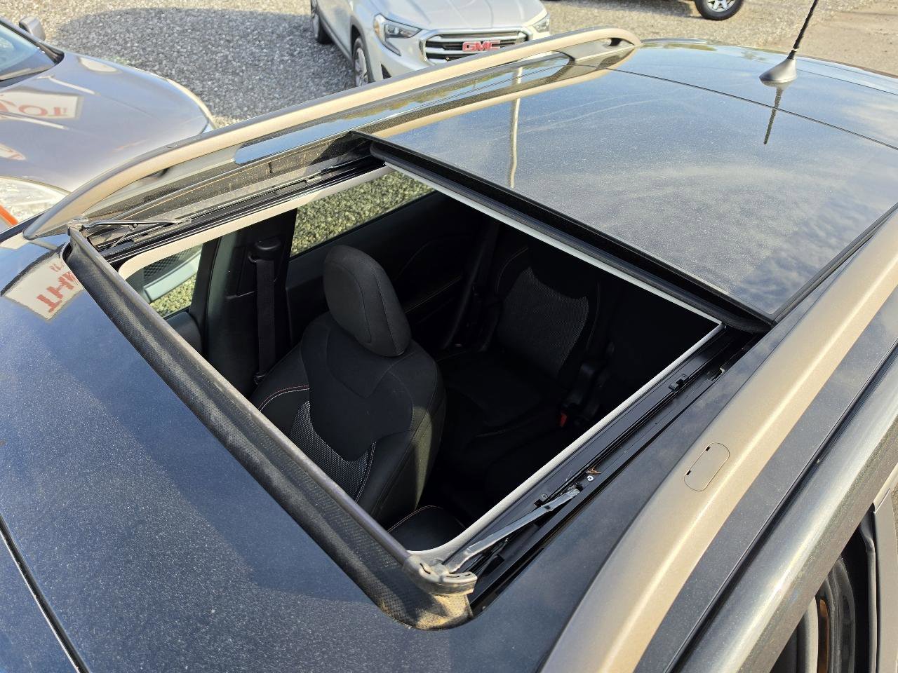 Used 2016 Jeep Cherokee 75th Anniversary image 19