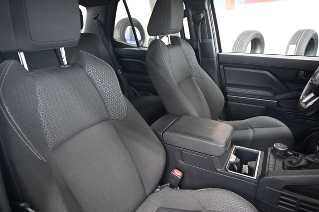 Used 2025 Toyota 4Runner SR5 AWD/4WD image 9
